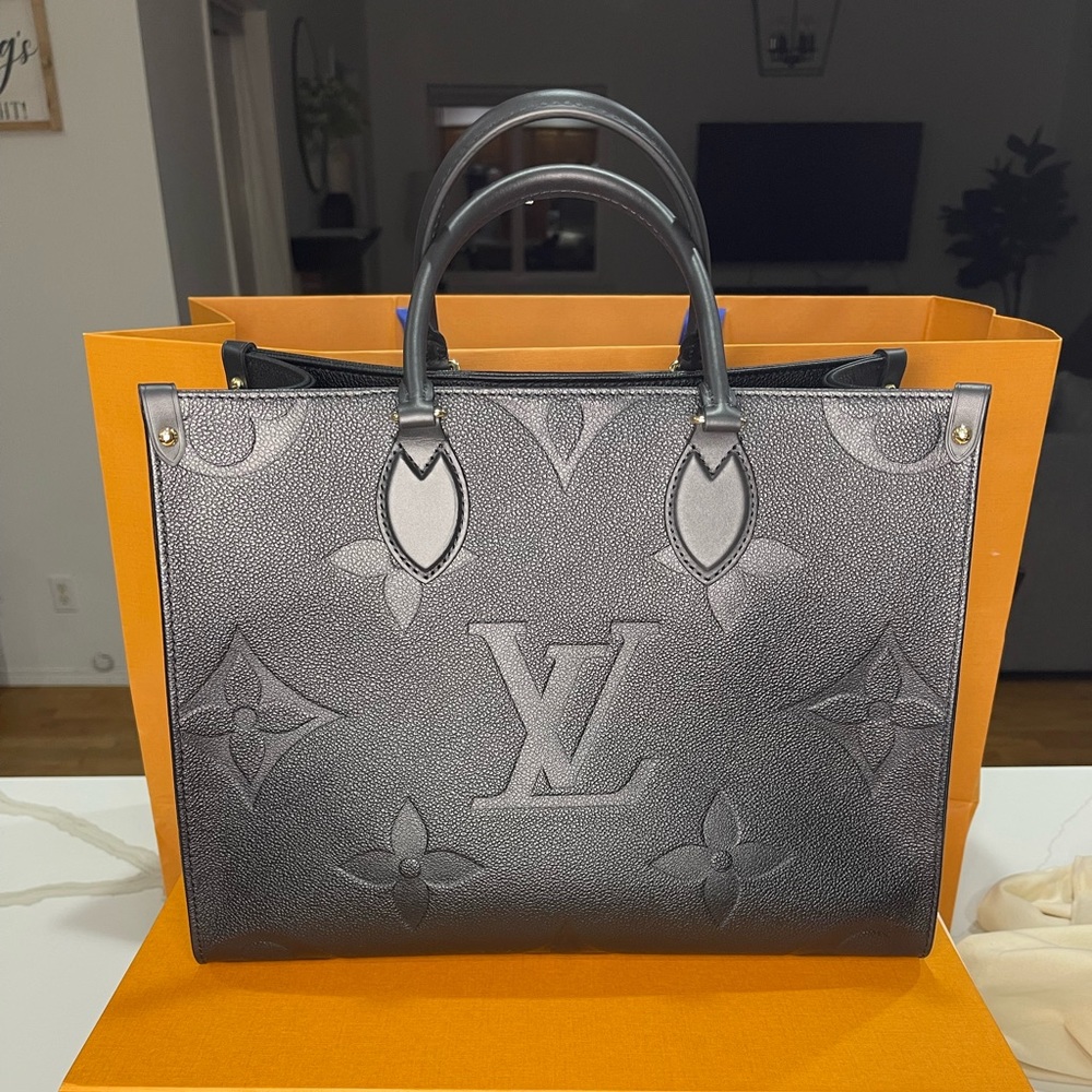 Louis Vuitton - BRAND NEW OnTheGo MM Tote